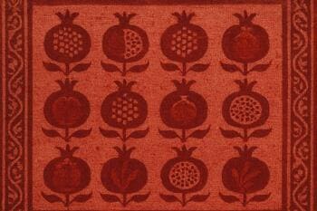 El dokuması tezgâhı: kırmızı tonlarda nar motifi